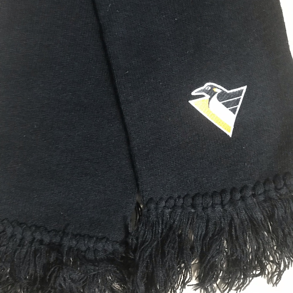 Pittsburgh Penguins Scarf - Black used good condition